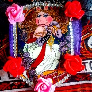 Miss Piggy Glam Mirror